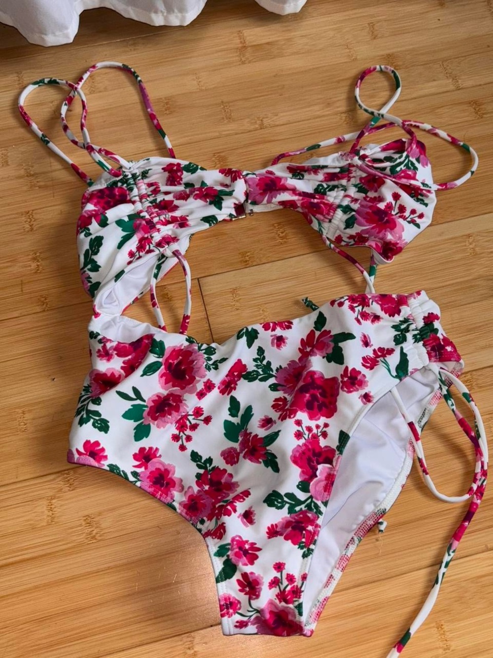For love & Lemons Floral Cutout Women’s Swim One-Piece - Pink & White